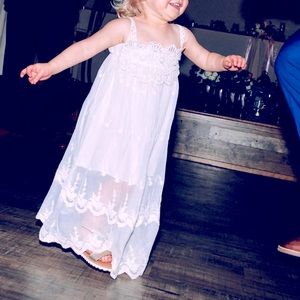LIKE NEW 2T Gorgeous White Boho Dress